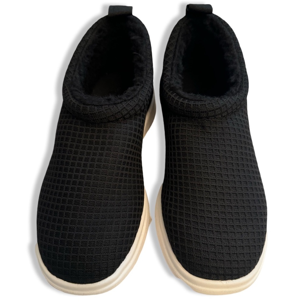 Lusso Cloud Guru Sherp Waffle Slip Ons Men’s size 10 Jet Black
